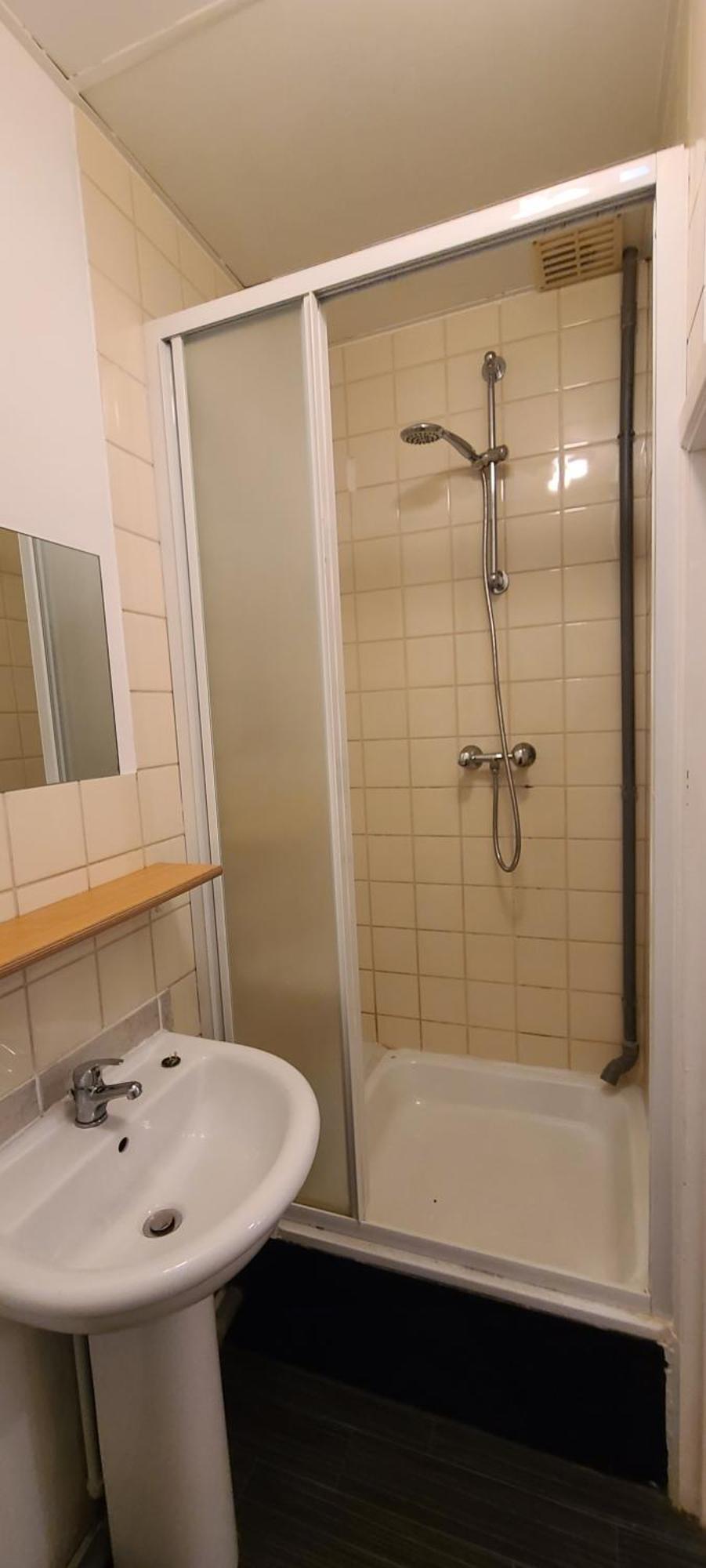 Appartement Hebergement Basique Et Fonctionnel Bon Rapport Qualite Prix à Nameche Extérieur photo