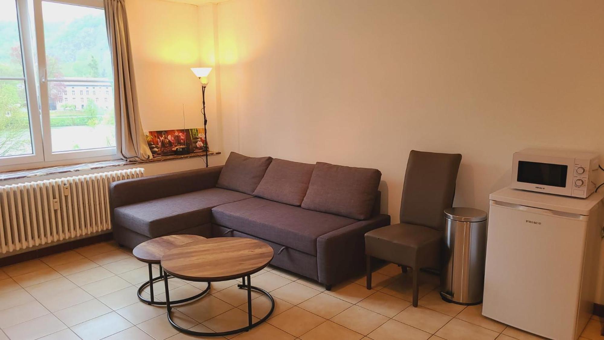 Appartement Hebergement Basique Et Fonctionnel Bon Rapport Qualite Prix à Nameche Extérieur photo